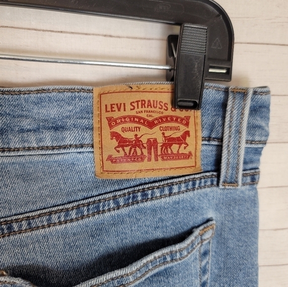 LEVI'S WEDGIE STRAIGHT FRAYED HEM BUTTON FRONT JEANS, SZ 32 - Picture 9 of 16